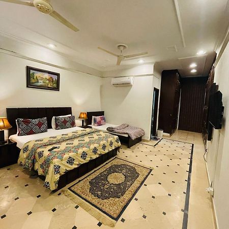 Mulberry Residence Luxury Rooms Исламабад Екстериор снимка