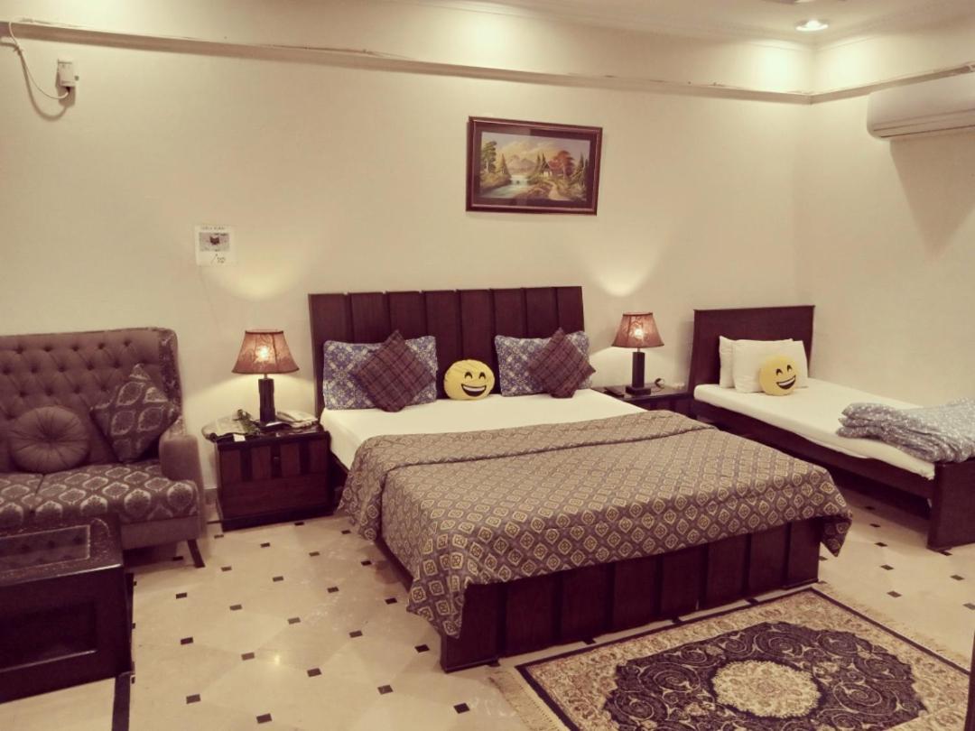 Mulberry Residence Luxury Rooms Исламабад Екстериор снимка