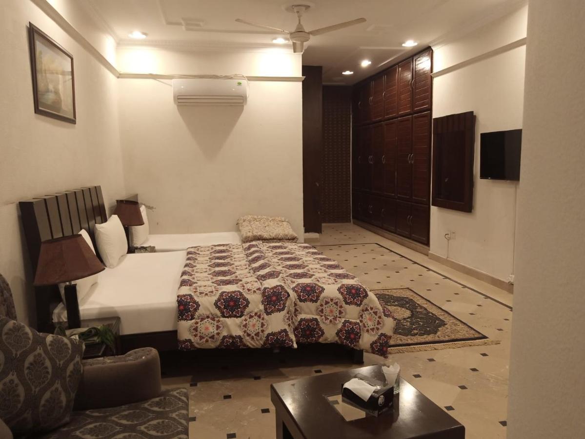 Mulberry Residence Luxury Rooms Исламабад Екстериор снимка