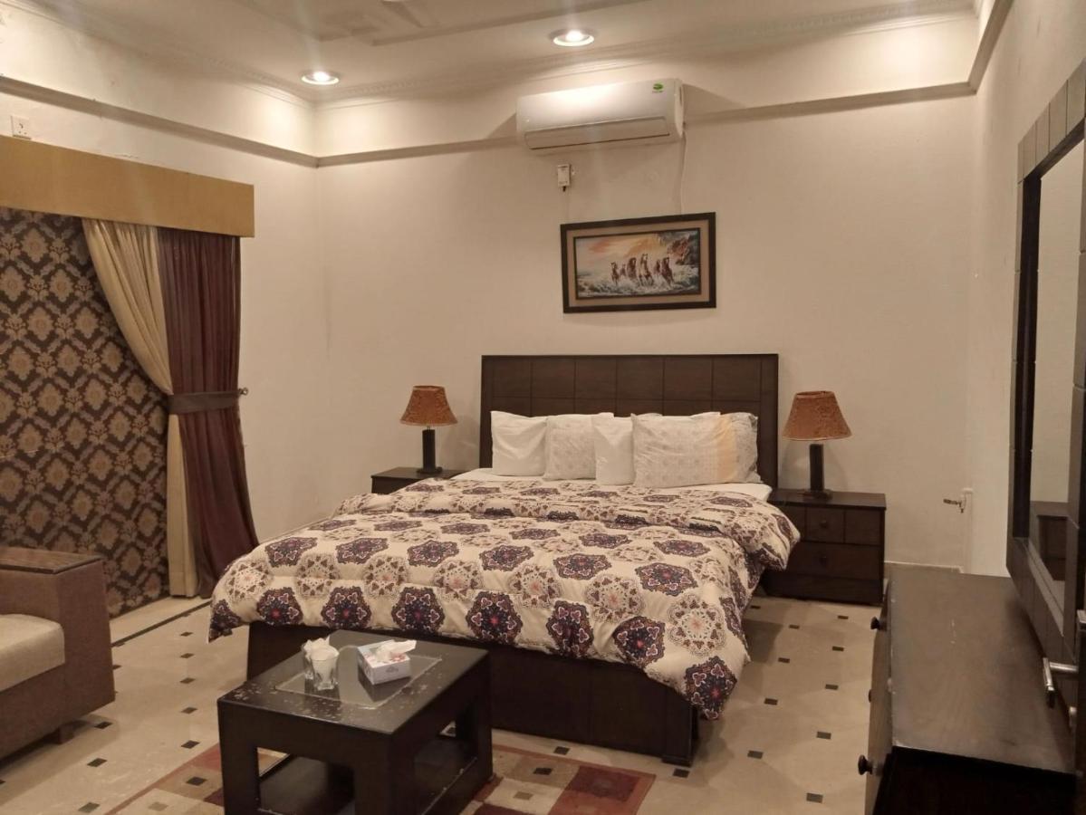 Mulberry Residence Luxury Rooms Исламабад Екстериор снимка