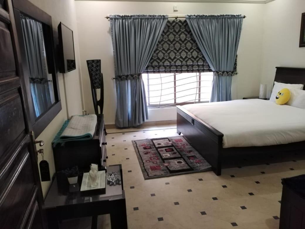 Mulberry Residence Luxury Rooms Исламабад Екстериор снимка