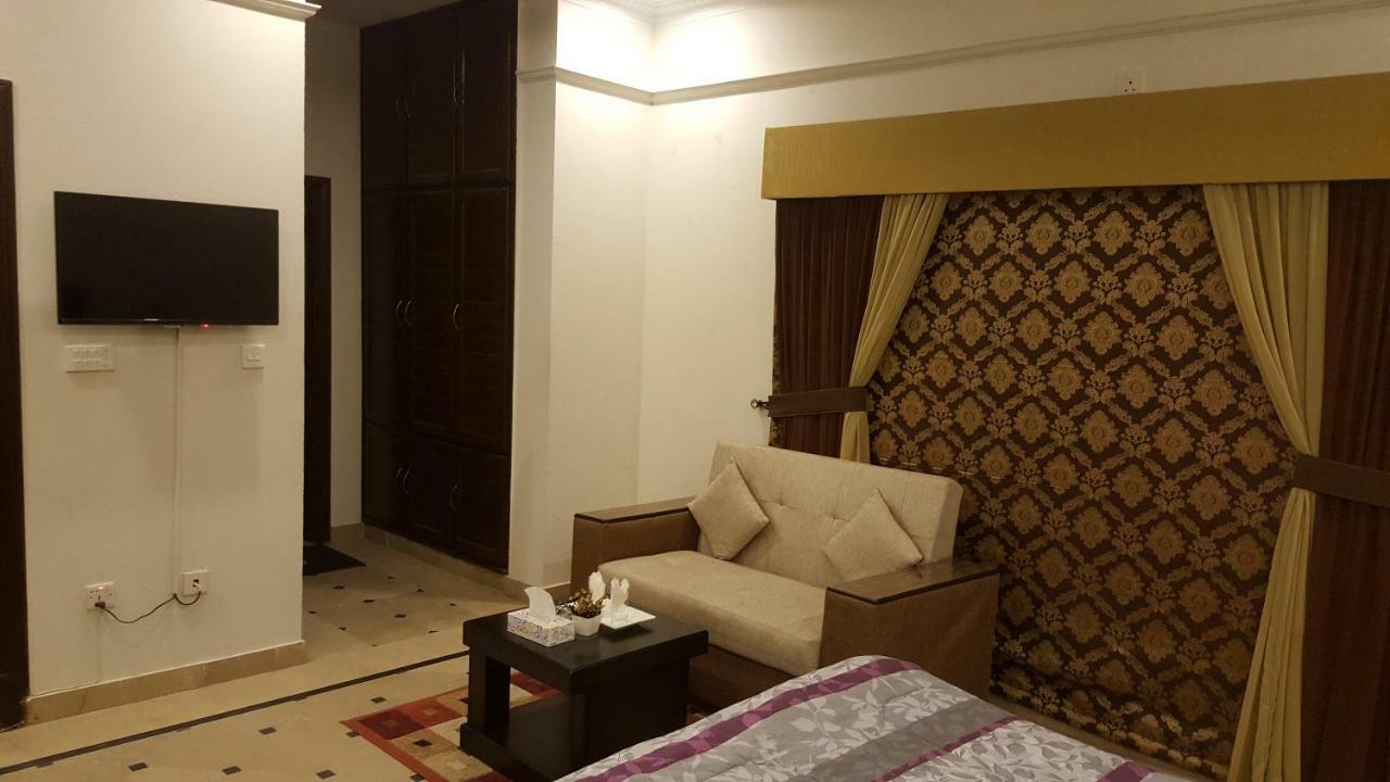 Mulberry Residence Luxury Rooms Исламабад Екстериор снимка