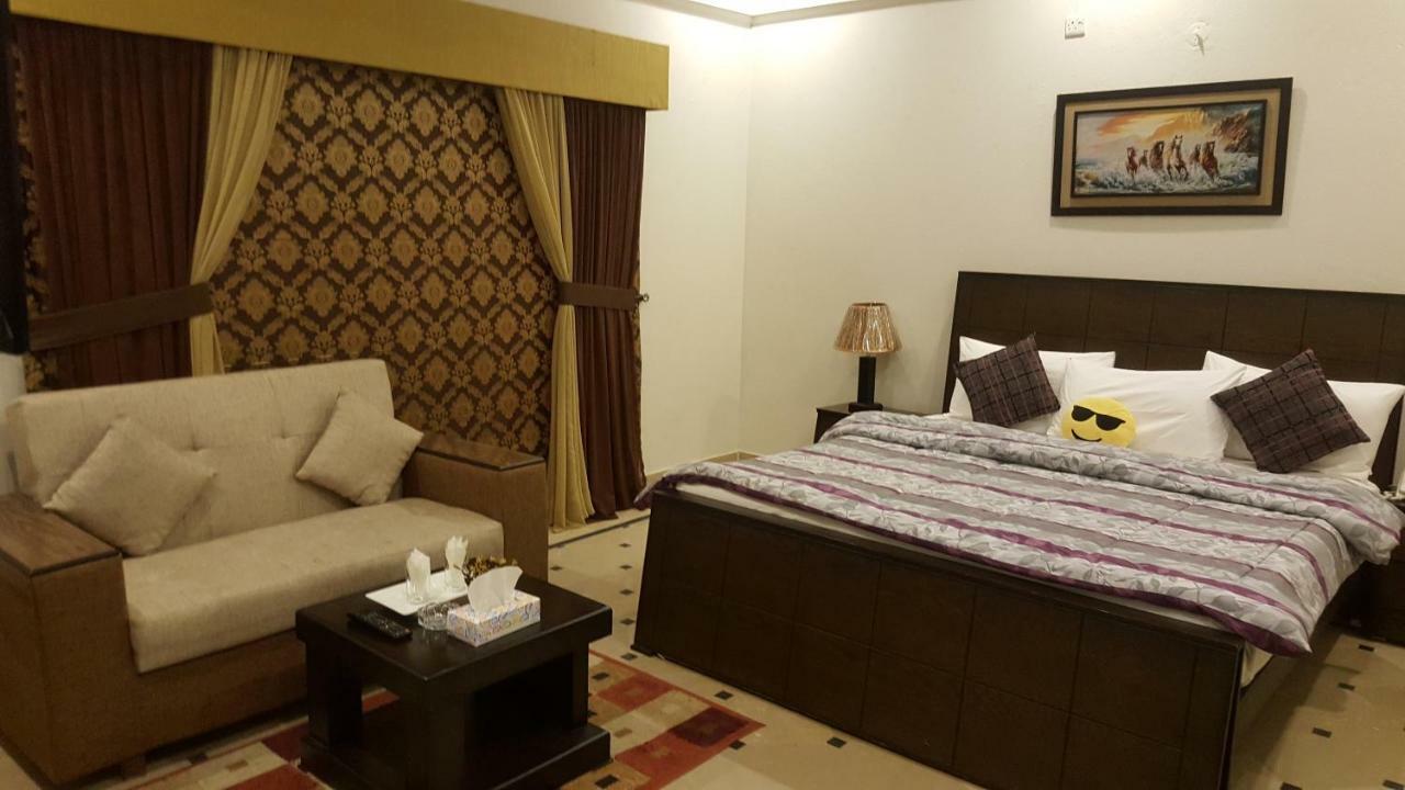 Mulberry Residence Luxury Rooms Исламабад Екстериор снимка