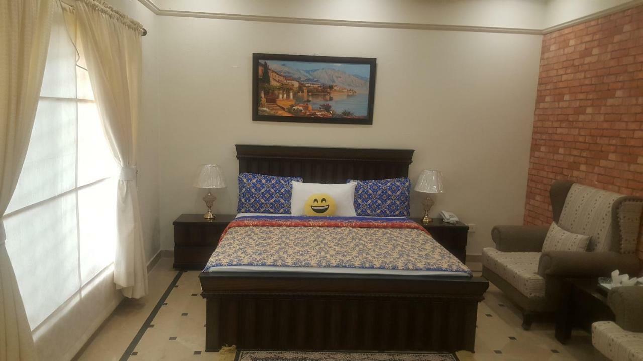 Mulberry Residence Luxury Rooms Исламабад Екстериор снимка