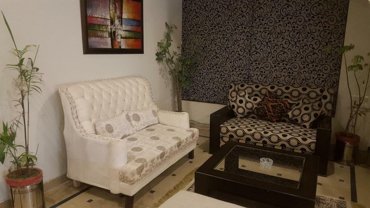 Mulberry Residence Luxury Rooms Исламабад Екстериор снимка
