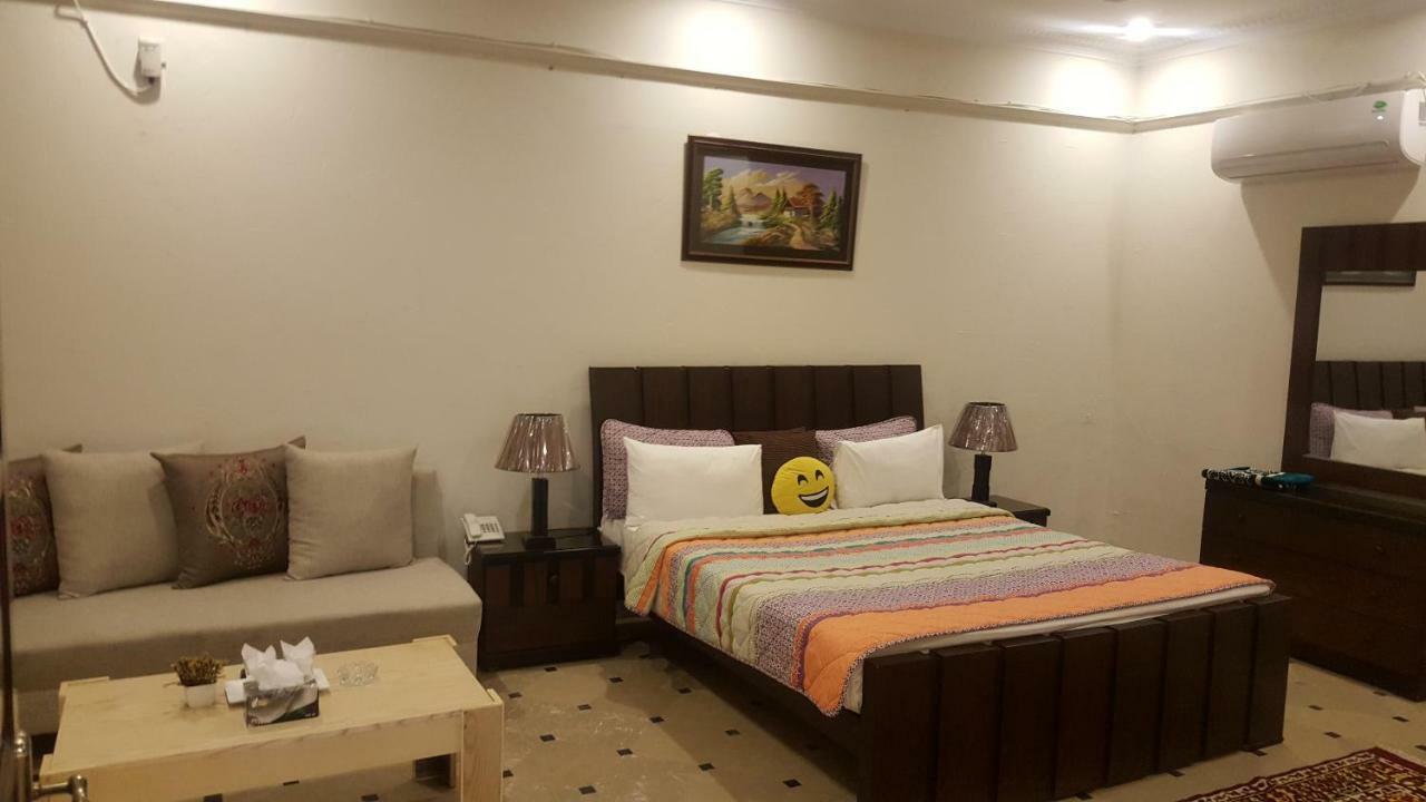 Mulberry Residence Luxury Rooms Исламабад Екстериор снимка