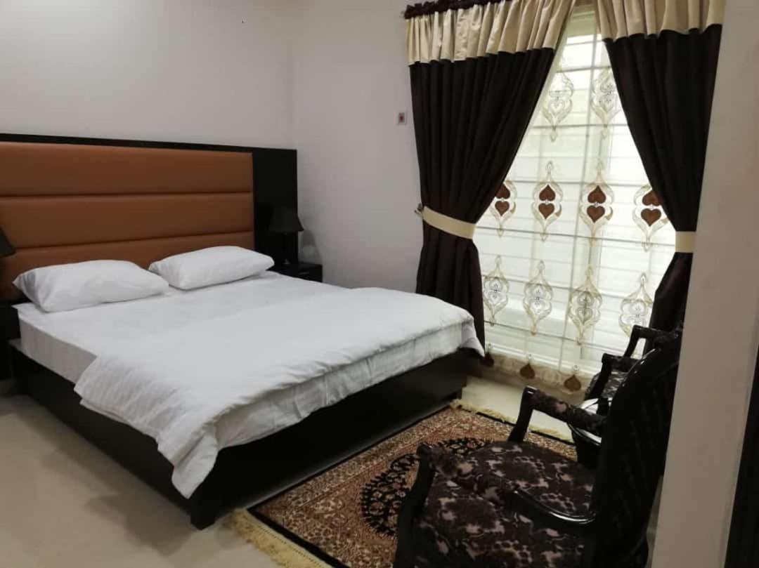 Mulberry Residence Luxury Rooms Исламабад Екстериор снимка