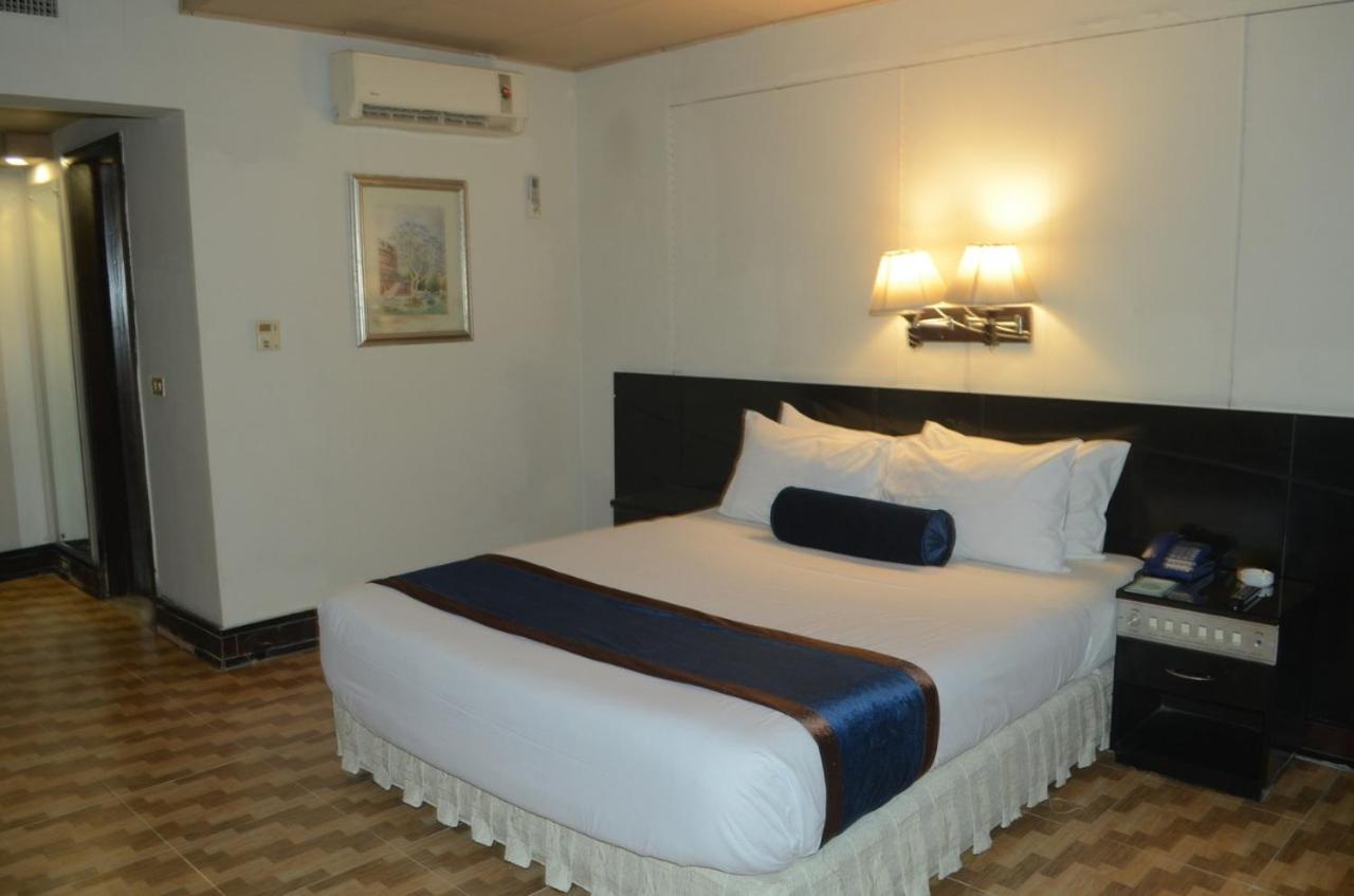 Mulberry Residence Luxury Rooms Исламабад Екстериор снимка